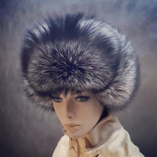 Krásná, bohatá a ručně šitá kožešinová ušanka z naší liberecké dílny Svět kůže Blanky Nývltové 🧵❄️ #kožešnictví #kožešina...